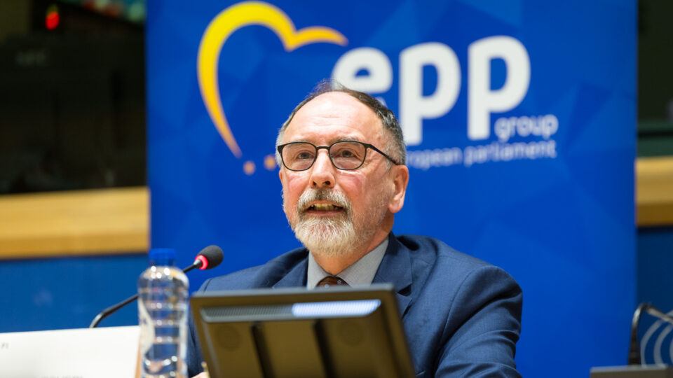 Tiedote: Parlamentti vaatii EU:lta konkreettisia toimia drooni- ja hybridiuhkiin vastaamiseksi – Pekka Toveri EPP-ryhmän pääneuvottelija